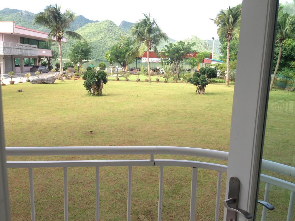 Hotel Kan Kanchanaburi Buitenkant foto