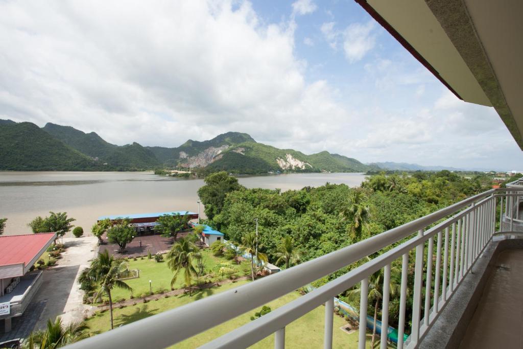 Hotel Kan Kanchanaburi Kamer foto
