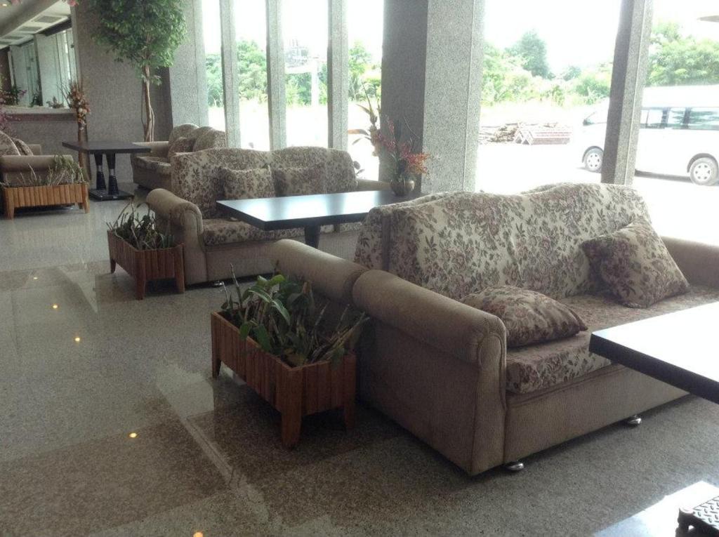 Hotel Kan Kanchanaburi Buitenkant foto